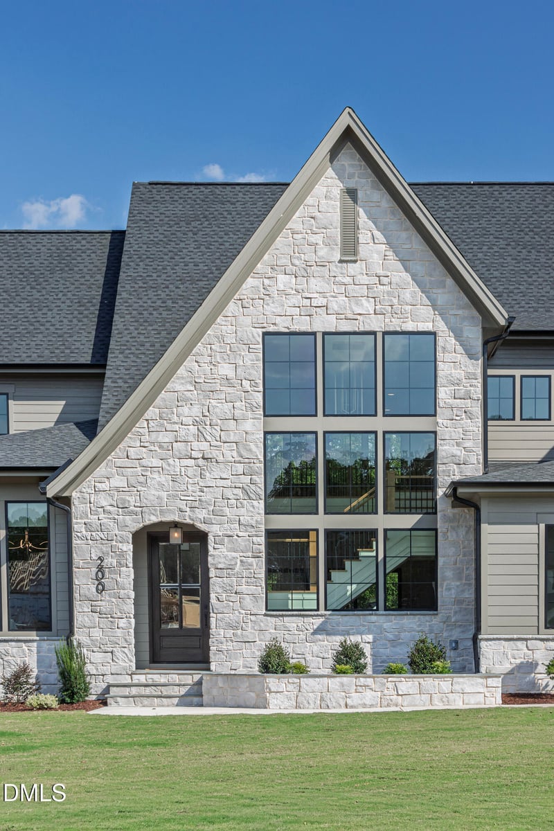 200 Meadow Walk Dr, Fuquay Varina, NC 27526