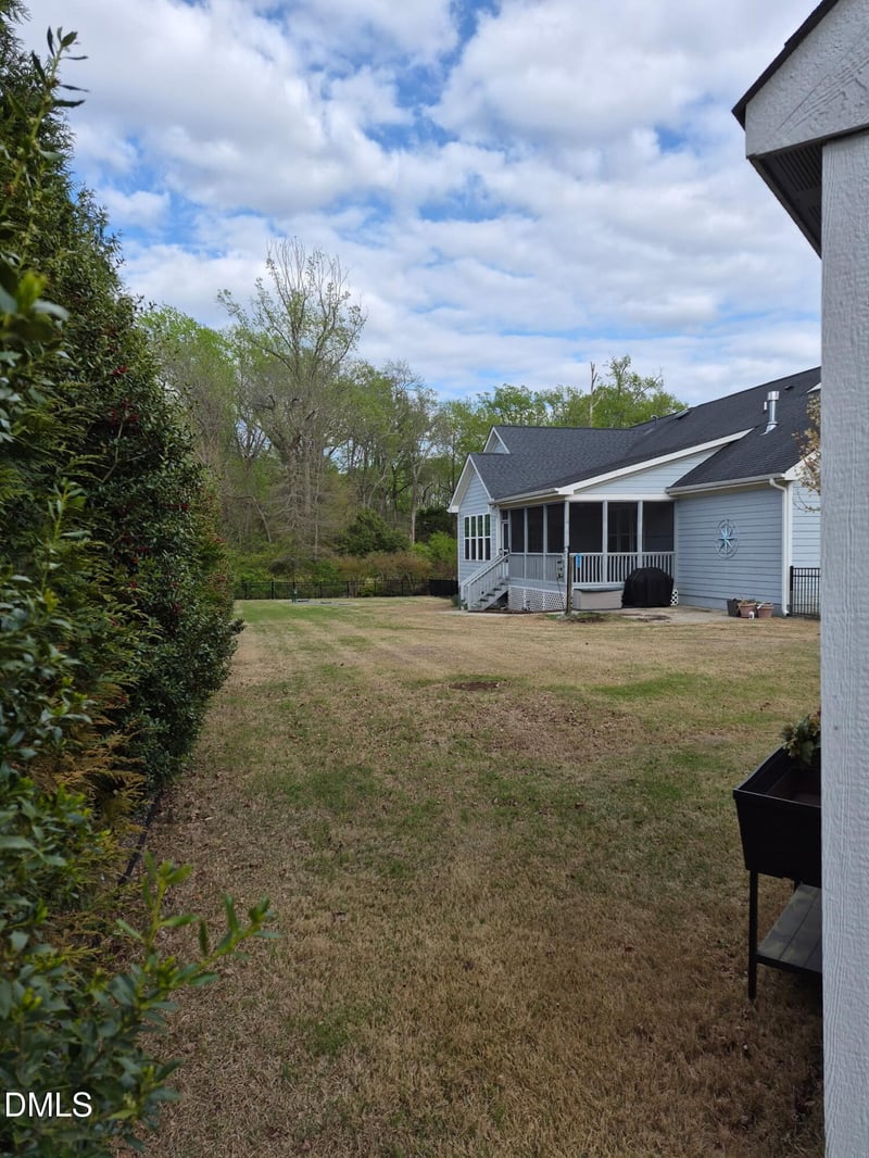 200 Misty Moonlight Dr, Willow Springs, NC 27592