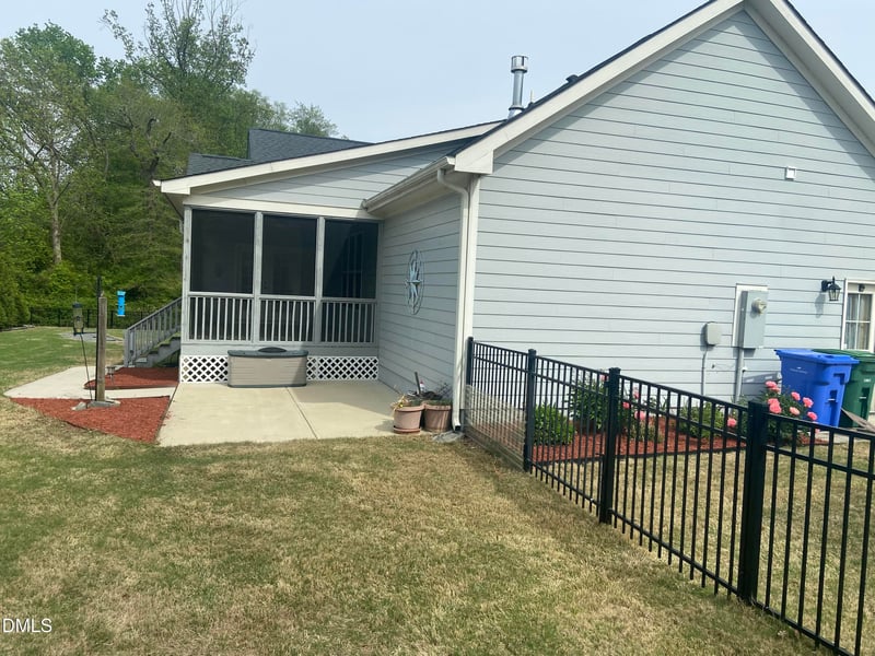 200 Misty Moonlight Dr, Willow Springs, NC 27592