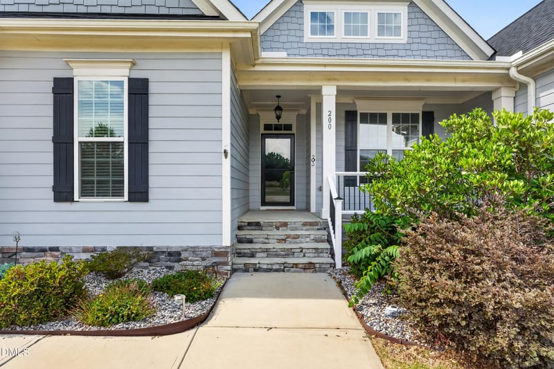 200 Misty Moonlight Dr, Willow Springs, NC 27592
