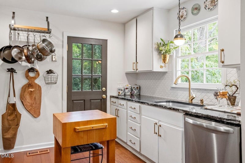 200 Northclift Dr, Raleigh, NC 27609