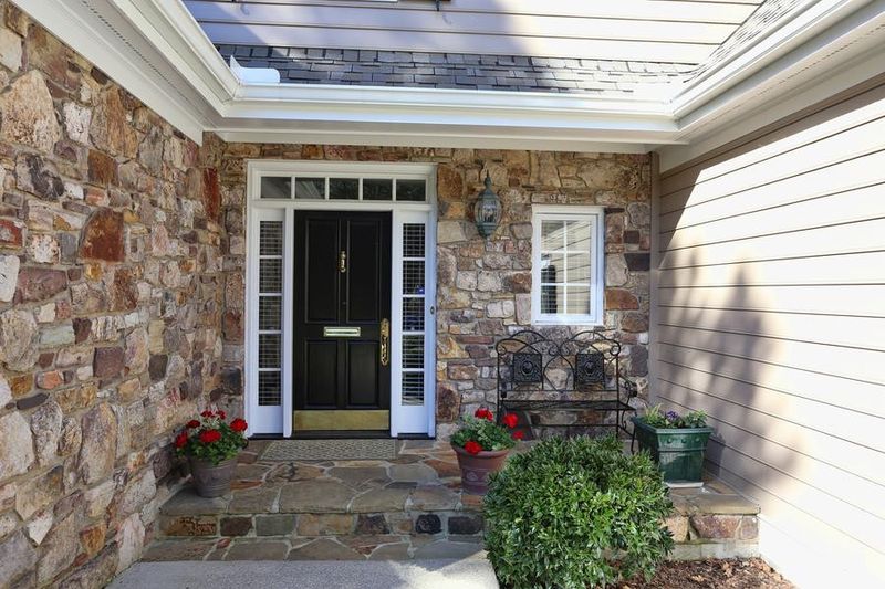 200 Nottingham Dr, Chapel Hill, NC 27517