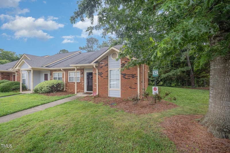 200 Old Spring Hill Ln, Fuquay Varina, NC 27526