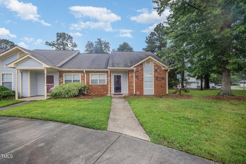 200 Old Spring Hill Ln, Fuquay Varina, NC 27526