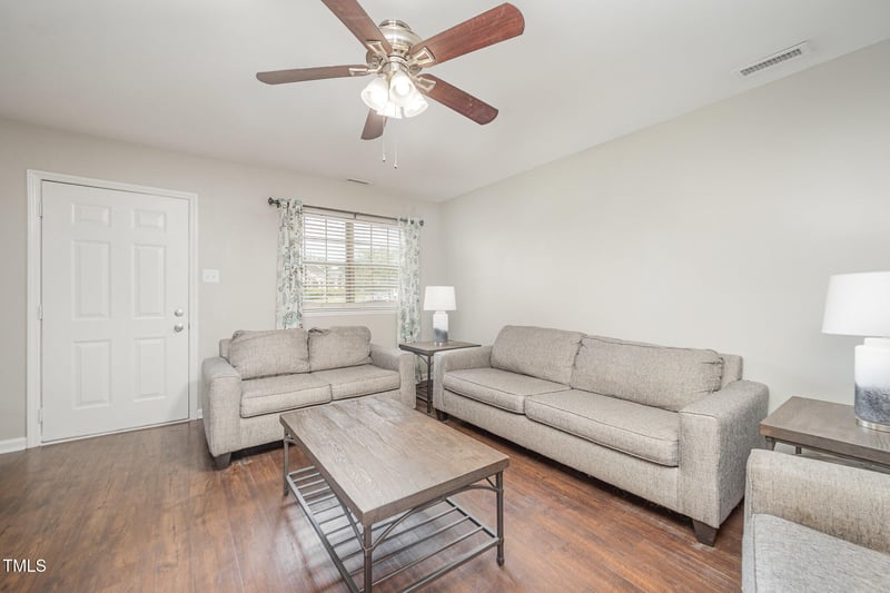 200 Old Spring Hill Ln, Fuquay Varina, NC 27526