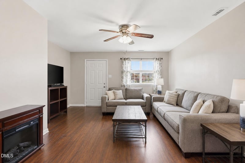 200 Old Spring Hill Ln, Fuquay Varina, NC 27526