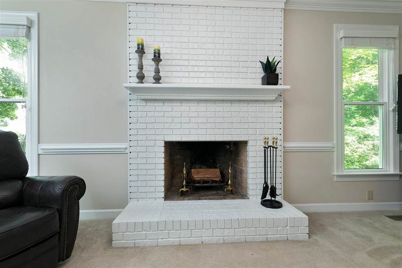 200 Piperwood Dr, Cary, NC 27518
