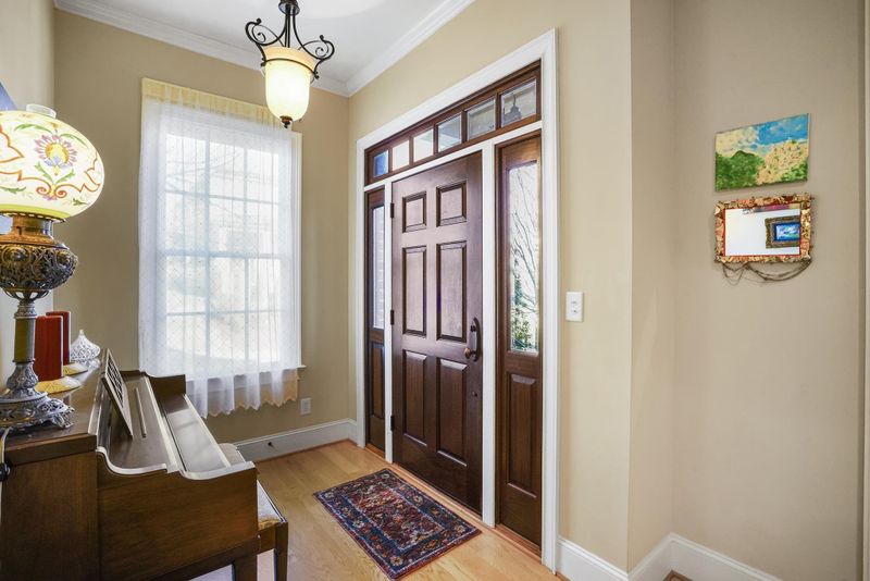 200 Sharp St, Chapel Hill, NC 27516