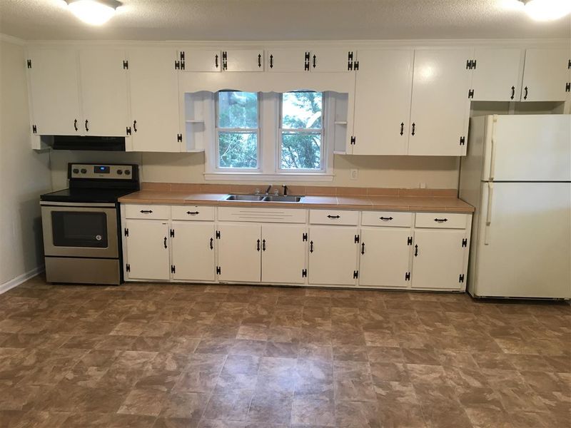 200 N Summit St, Coats, NC 27521