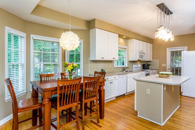 200 Tremont Cir, Chapel Hill, NC 27516