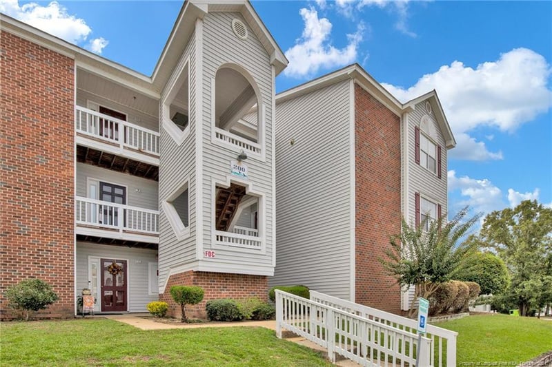 200 Waterdown Dr #8, Fayetteville, NC 28314