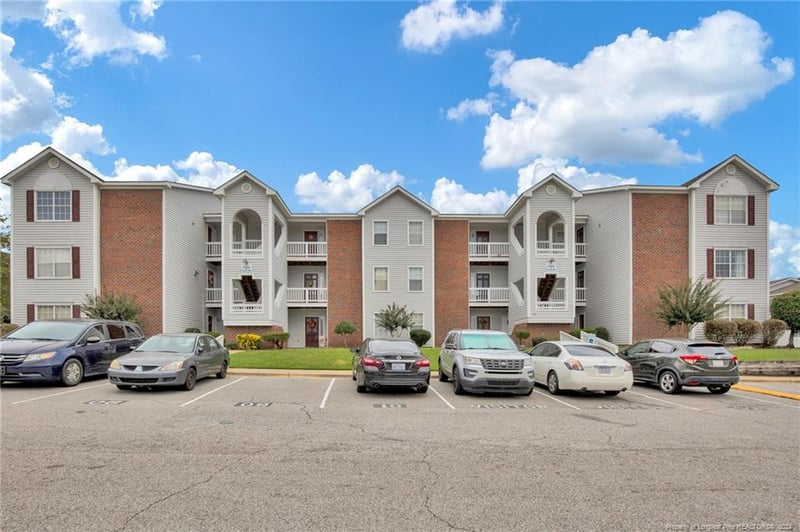 200 Waterdown Dr #8, Fayetteville, NC 28314
