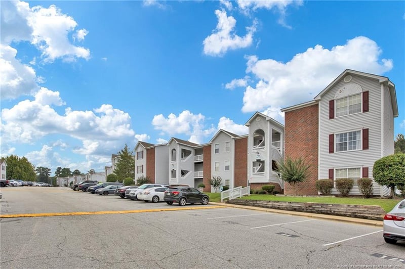 200 Waterdown Dr #8, Fayetteville, NC 28314