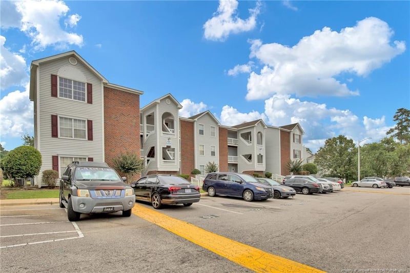 200 Waterdown Dr #8, Fayetteville, NC 28314