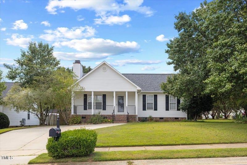 200 Waterford Dr, Clayton, NC 27520