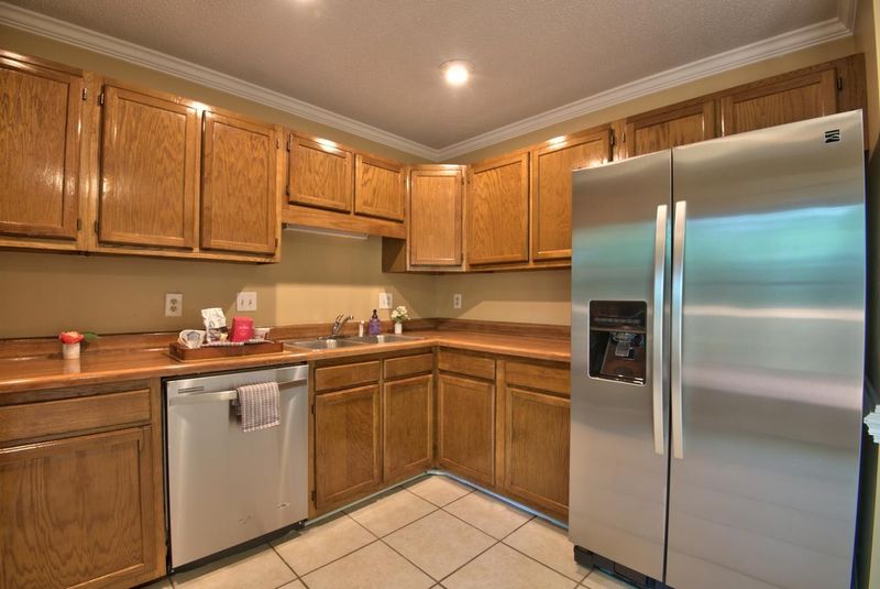 200 W Woodcroft Pw #45 D, Durham, NC 27713