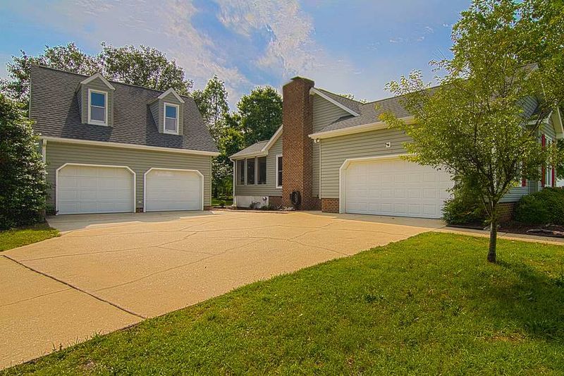 2000 Little Pond Pl, Willow Springs, NC 27592