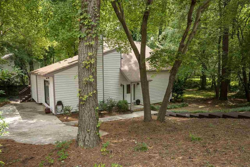 2001 Cayuga Pl, Raleigh, NC 27612