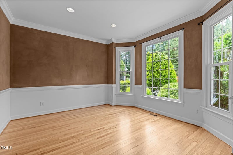 2001 Dobson Ct, Raleigh, NC 27612