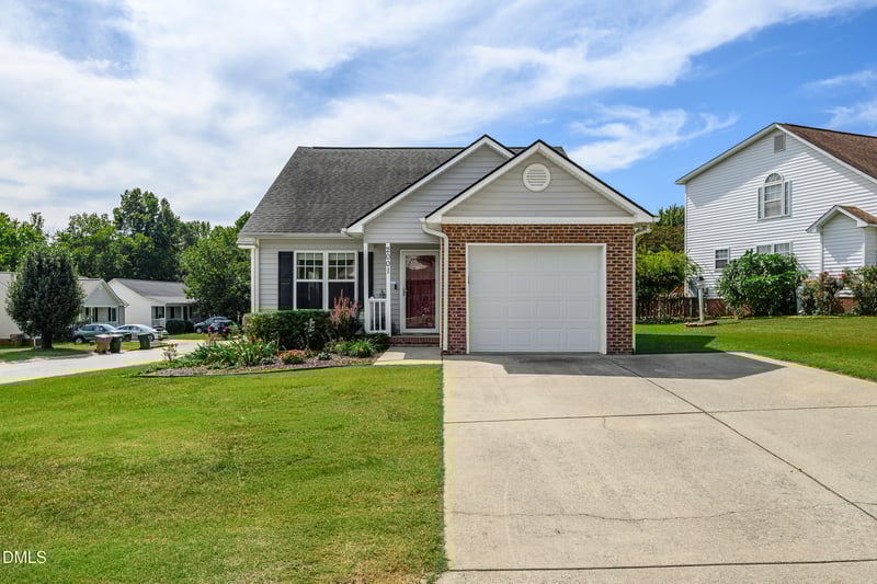 2001 Mckinnon Dr, Clayton, NC 27520