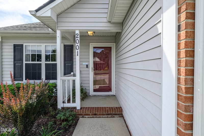2001 Mckinnon Dr, Clayton, NC 27520