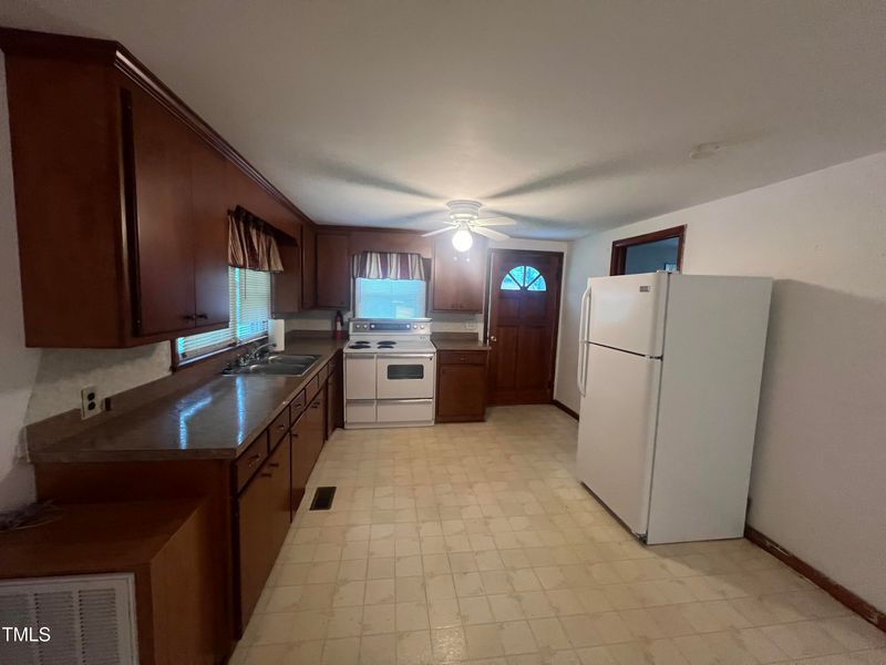 2001 Pearidge Rd, Angier, NC 27501
