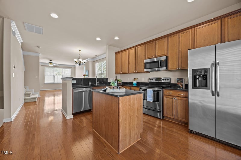 2001 Summerhouse Rd, Cary, NC 27519