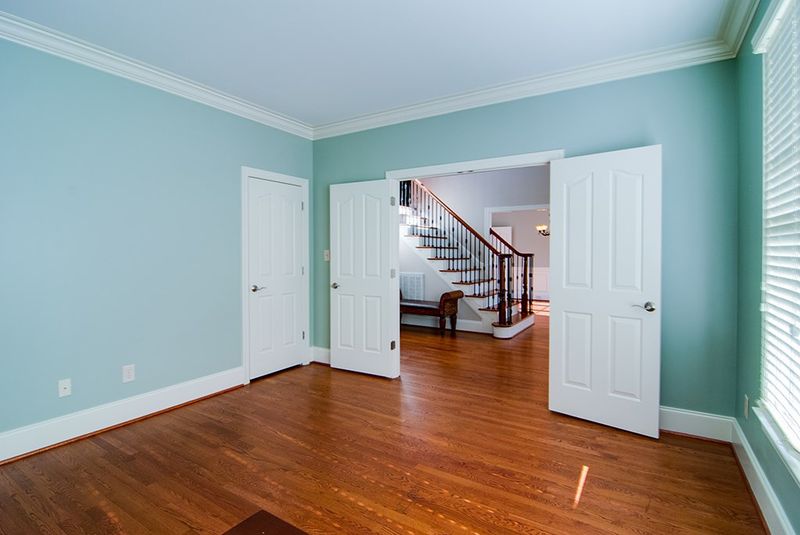 2002 Elcombe Ct, Chapel Hill, NC 27517