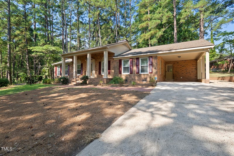 2002 N Shoreline Dr, Sanford, NC 27330