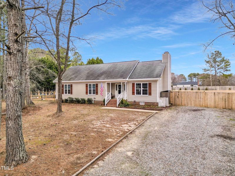 2004 Canterbury Rd, Clayton, NC 27520