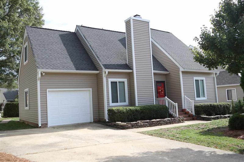 2004 Carthage Cir, Raleigh, NC 27604