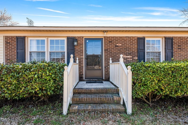 2004 Hilltop Ln, Goldsboro, NC 27530