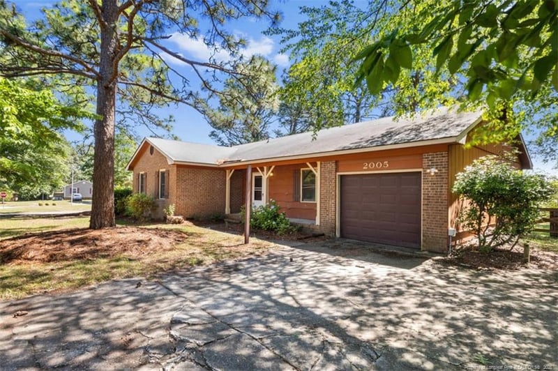 2005 Dockside Dr, Fayetteville, NC 28304