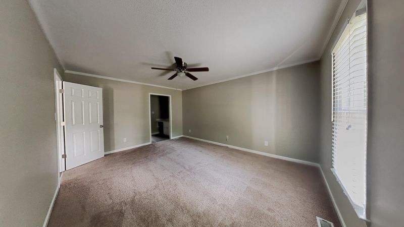 2005 Hunt Club Dr, Clayton, NC 27520