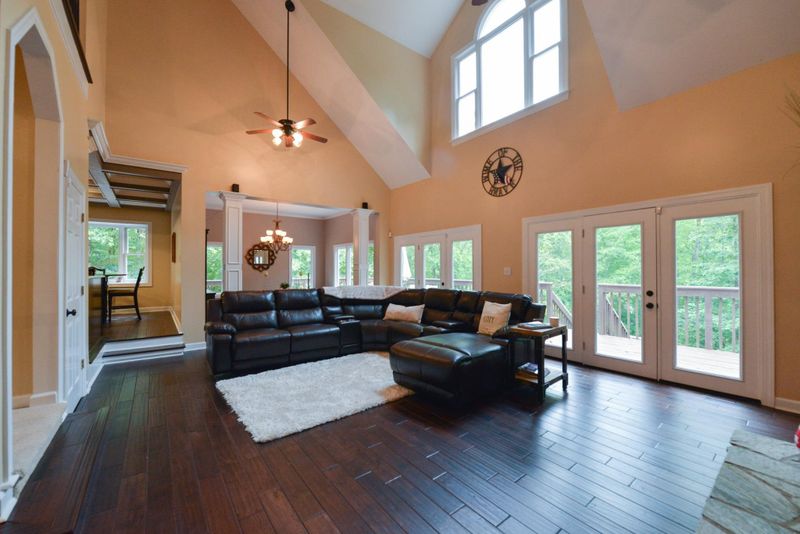 2005 Riverview Dr, Clayton, NC 27527