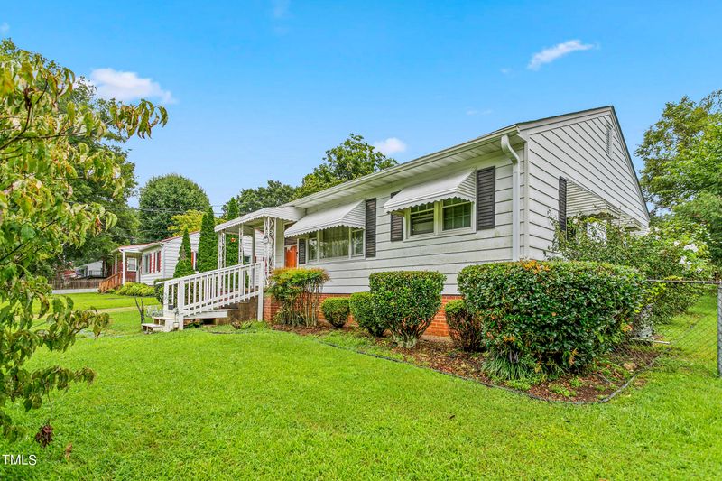 2006 N Ashland Dr, Graham, NC 27253