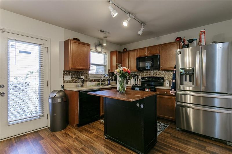 2006 Richards Ave, Burlington, NC 27217