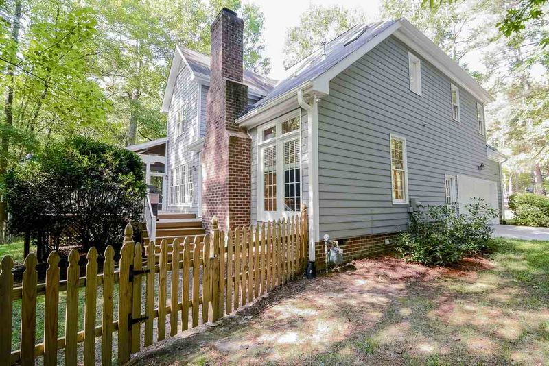 2007 S Hawick Ct, Chapel Hill, NC 27516