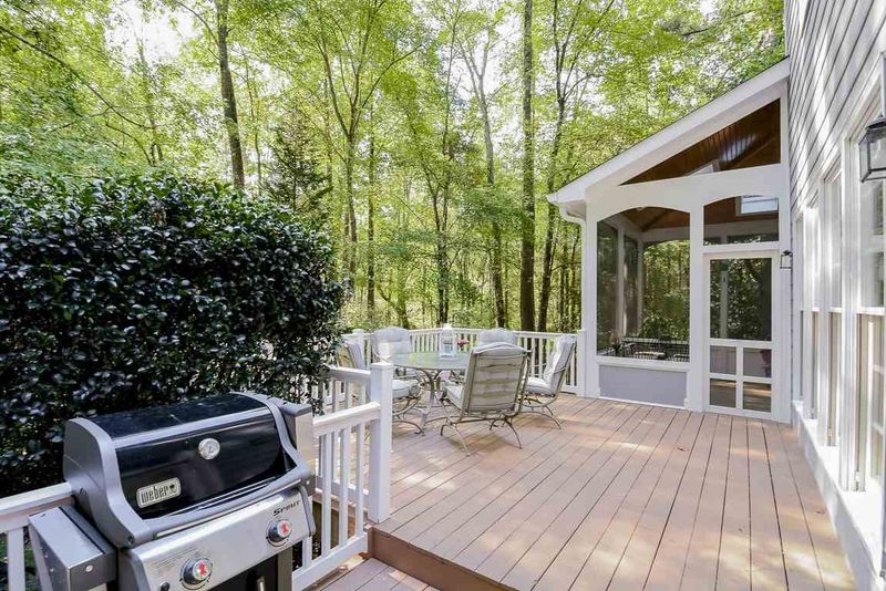 2007 S Hawick Ct, Chapel Hill, NC 27516