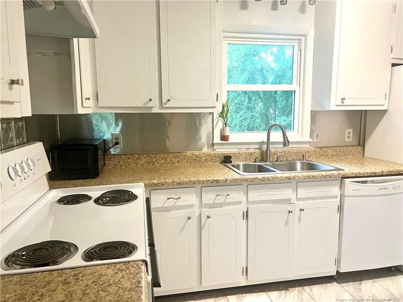 2007 Shiloh Dr, Fayetteville, NC 28304