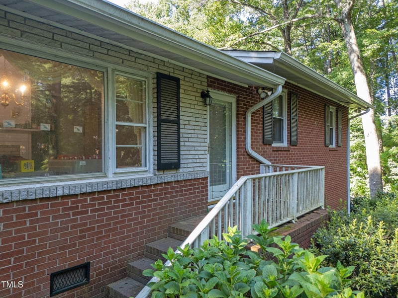 2009 Philcrest Rd, Raleigh, NC 27612