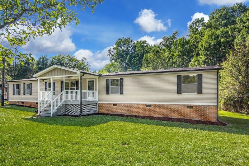 2009 Raintree Dr, Clayton, NC 27527