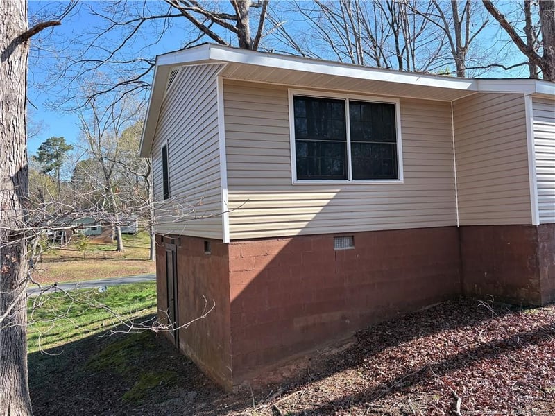 2009 Woodcrest Dr, Sanford, NC 27330