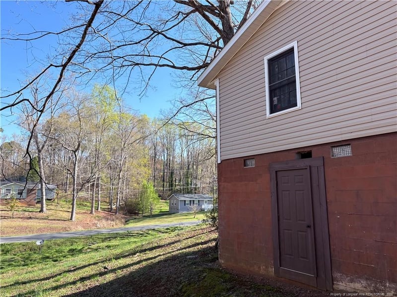 2009 Woodcrest Dr, Sanford, NC 27330