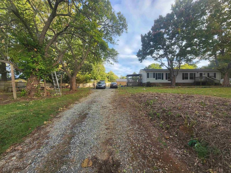 201 S 8th St, Mebane, NC 27302