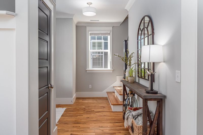 201 Airlie Dr, Chapel Hill, NC 27516