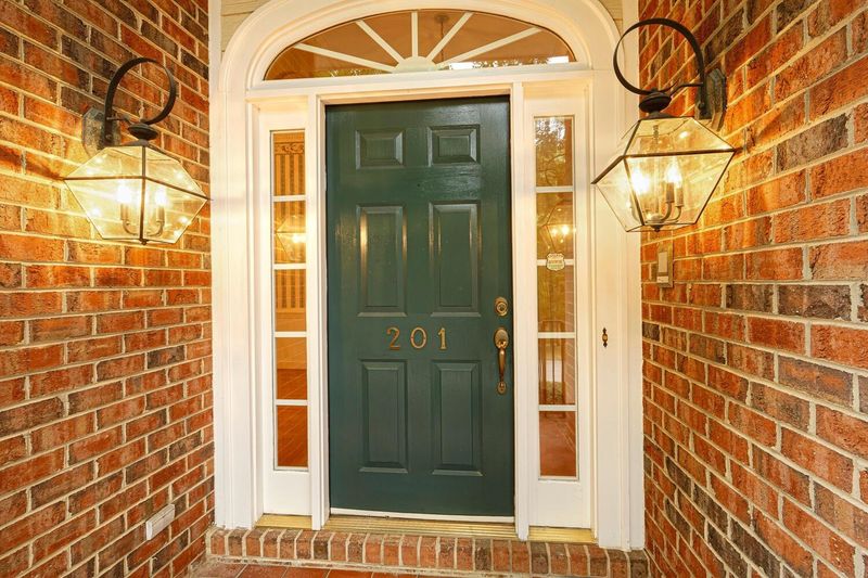 201 Benwell Ct, Cary, NC 27519