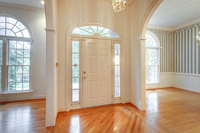 201 Benwell Ct, Cary, NC 27519