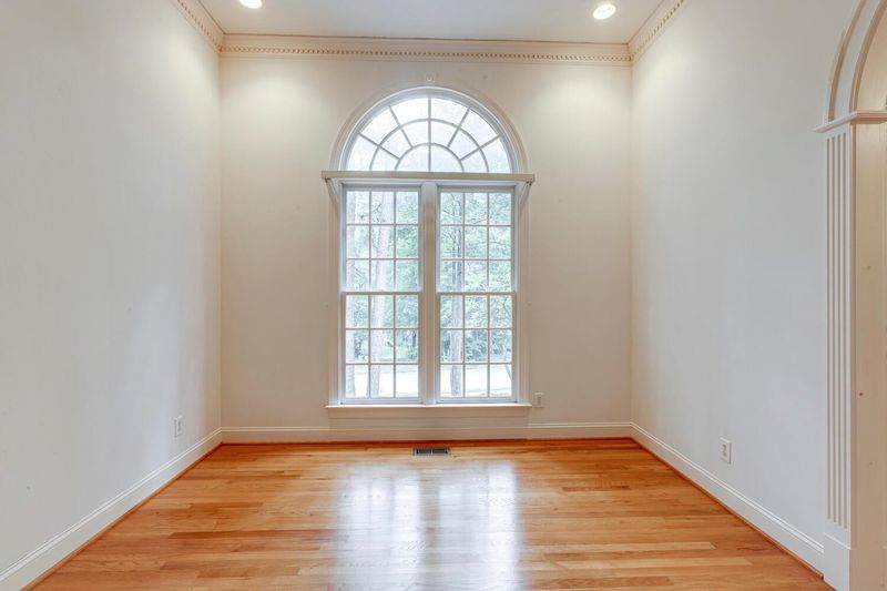 201 Benwell Ct, Cary, NC 27519