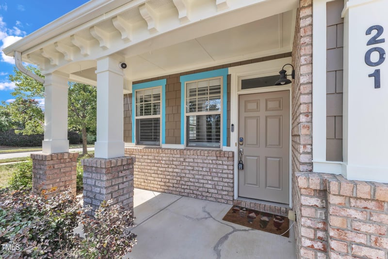 201 Bog Hill Ln, Cary, NC 27519